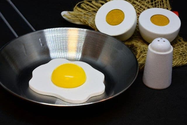 A pretend egg in a pretend pan - role-playing toys like this help with kids' growth and development